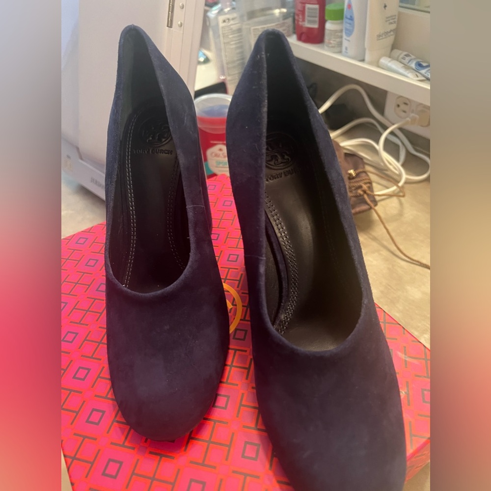 Tory Burch wedge heel pumps 7/15 Navy, never worn